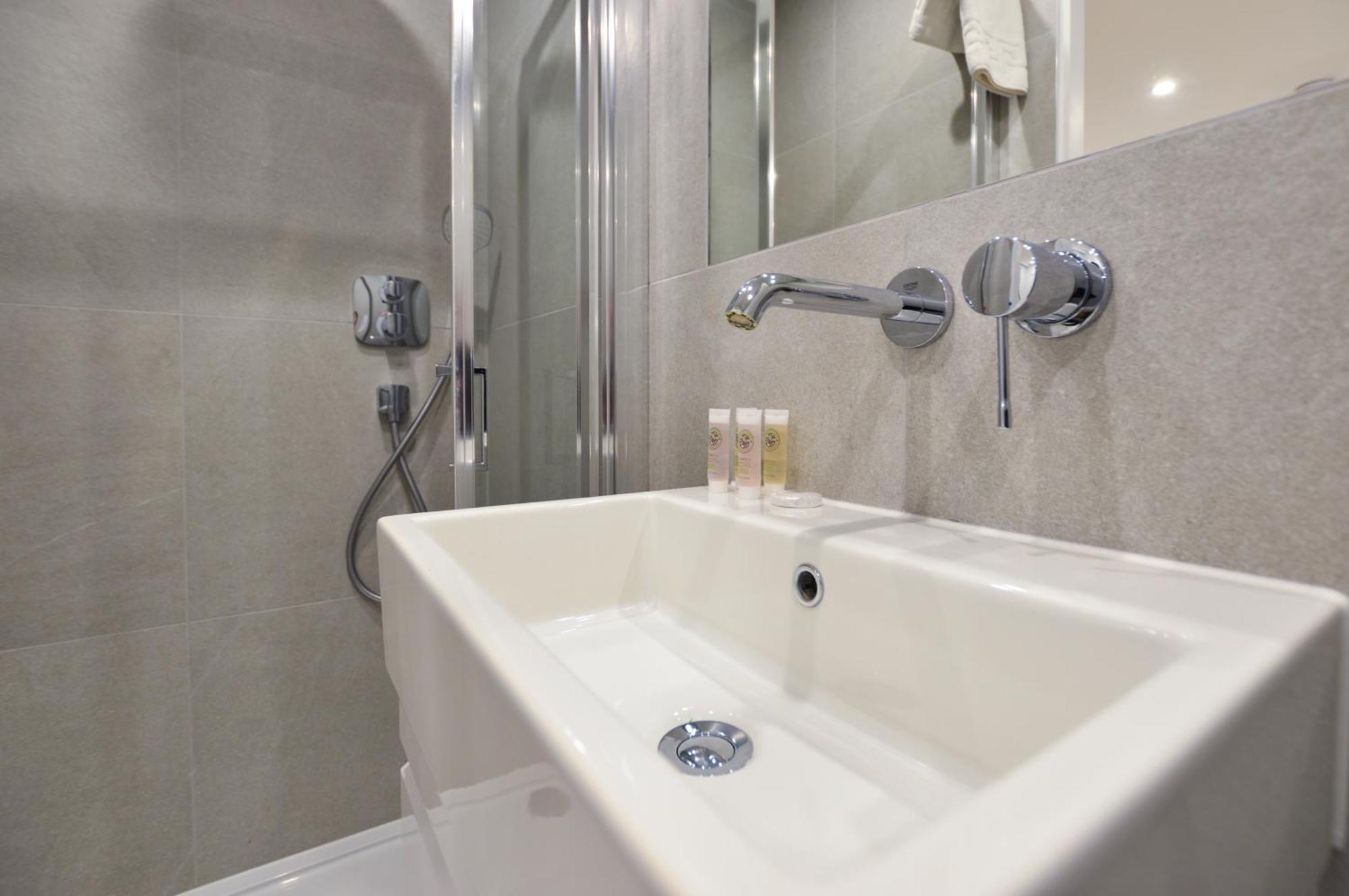 Earls Court East Serviced Apartments By Stayprime Londen Buitenkant foto
