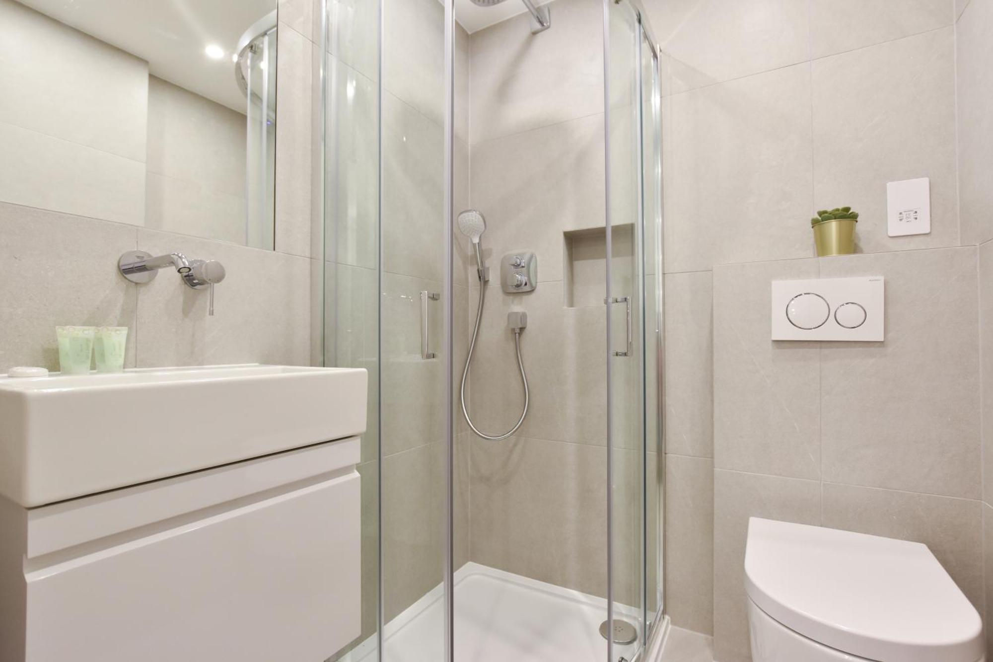 Earls Court East Serviced Apartments By Stayprime Londen Buitenkant foto