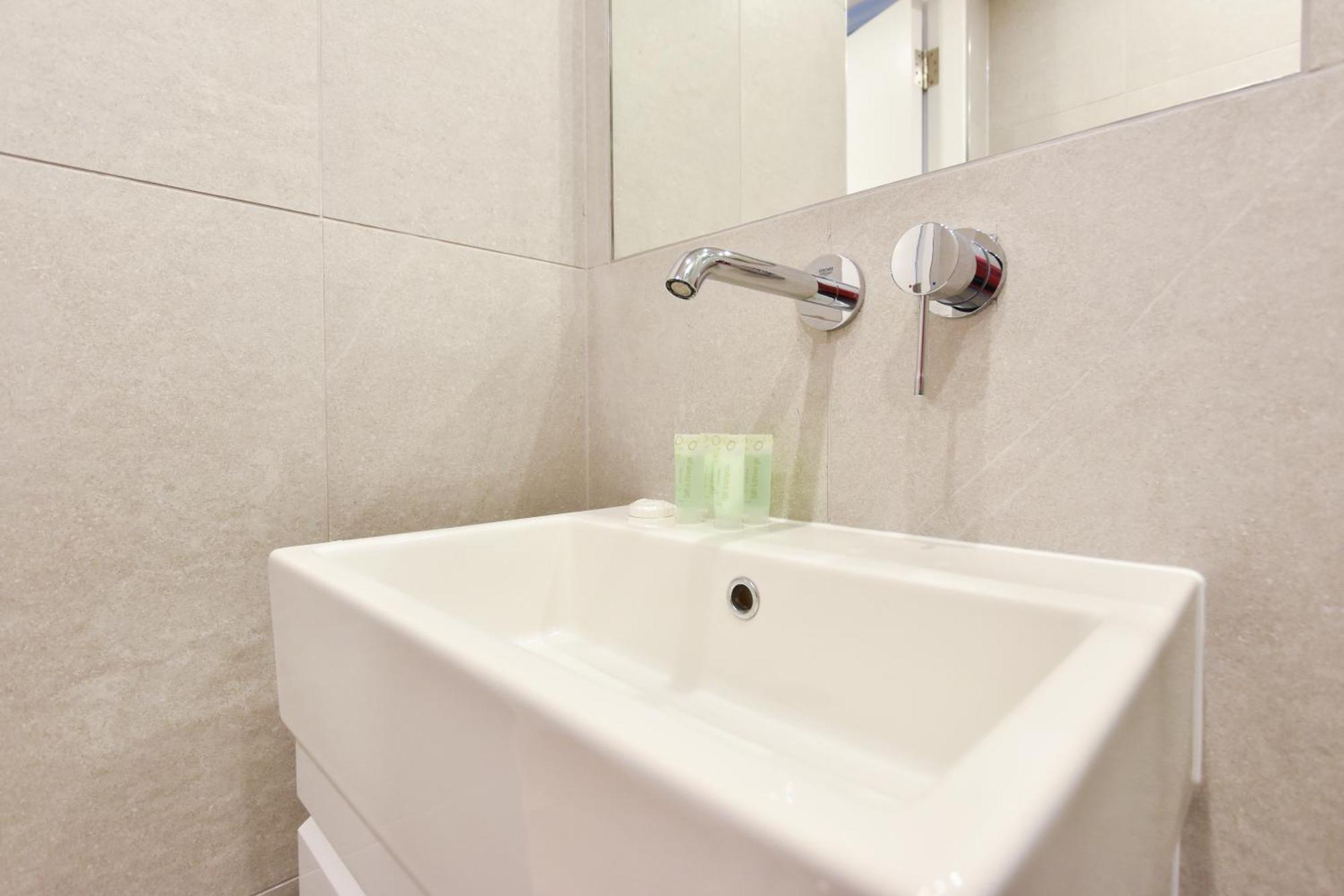 Earls Court East Serviced Apartments By Stayprime Londen Buitenkant foto